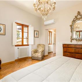 8 Bedroom Villa with Pool near Certaldo, Tuscany, Sleeps 14 - 15